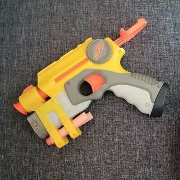 Vintage 2004 NERF  C-307A Pistol Dart Gun With‎ Red Laser Working And 3 Darts - Picture 1 of 5